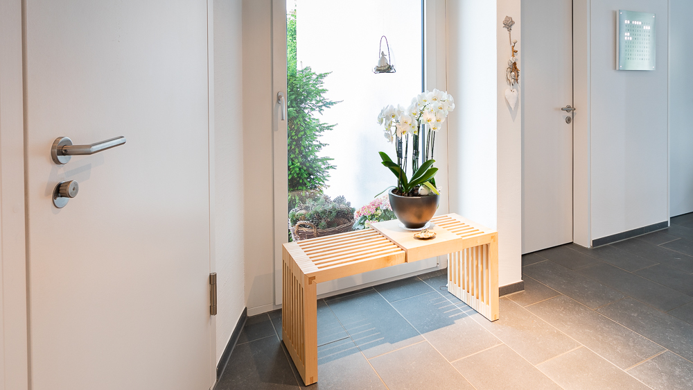 Eine (Bijou-)Garderobe auf engstem Raum, Kym Innenarchitektur & Schreinerei GmbH